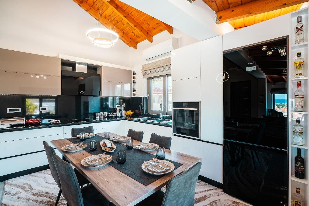 Nikolaos 2 Villa *